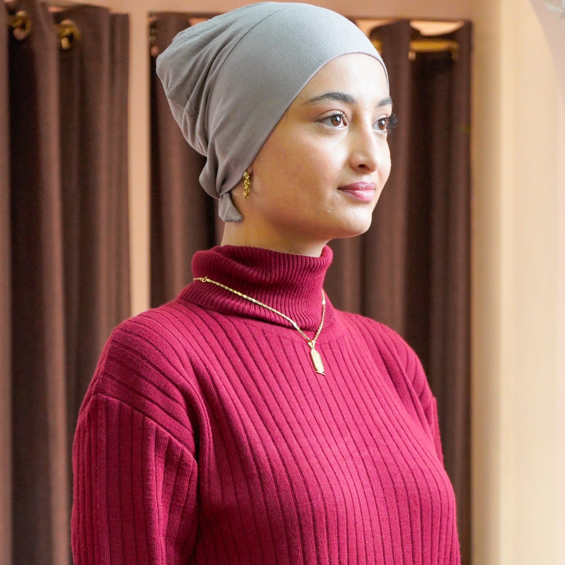 Closed Tie Bonnet
