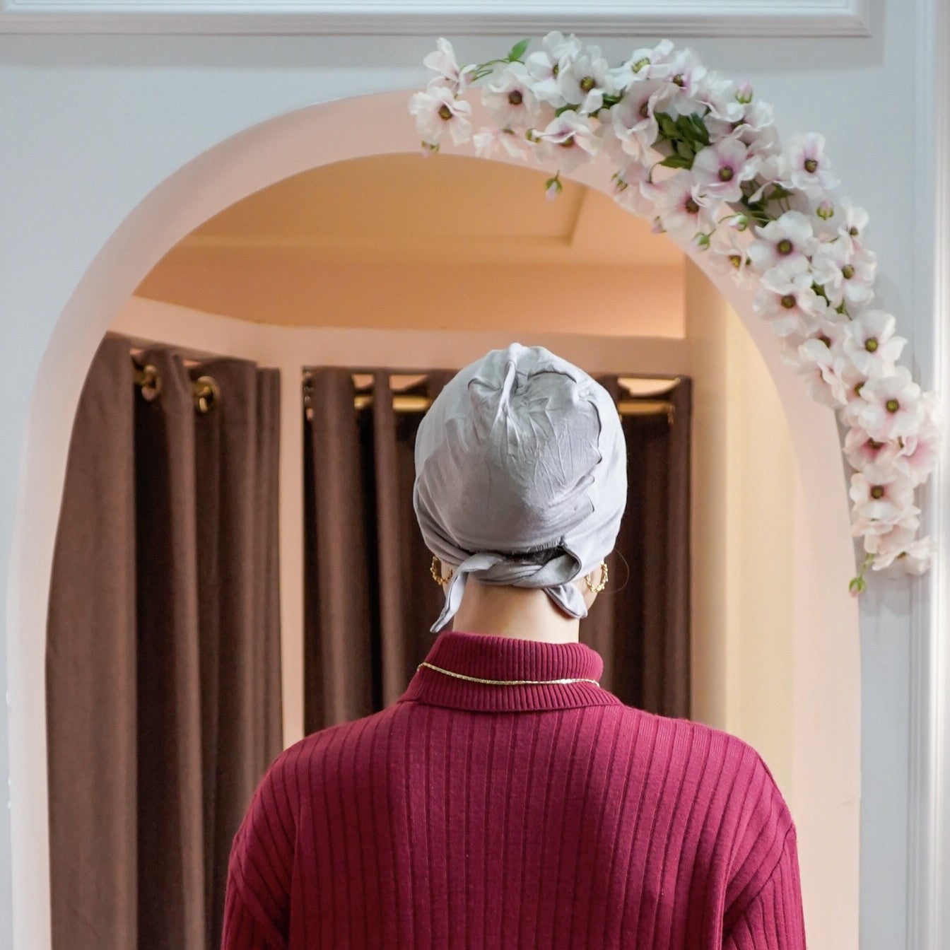 Closed Tie Bonnet